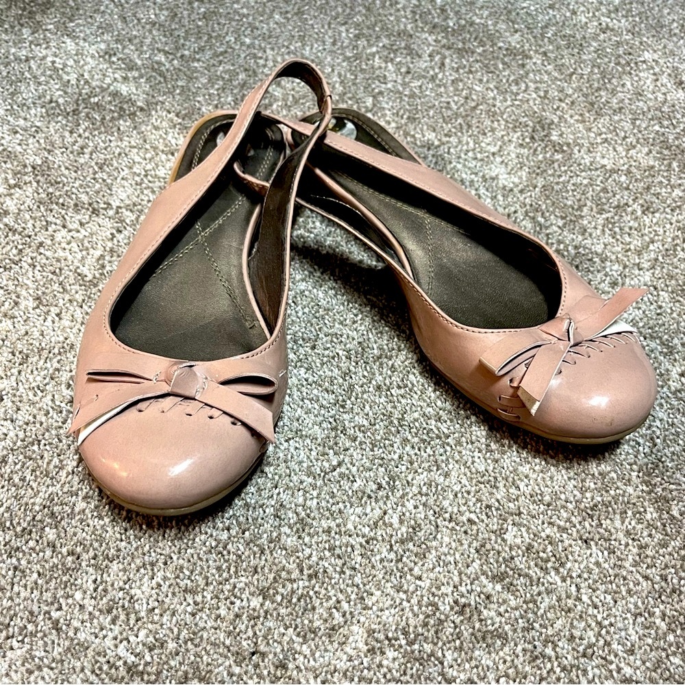 Barely worn size 8.5 blush Naturalizer slingback ballet flats
